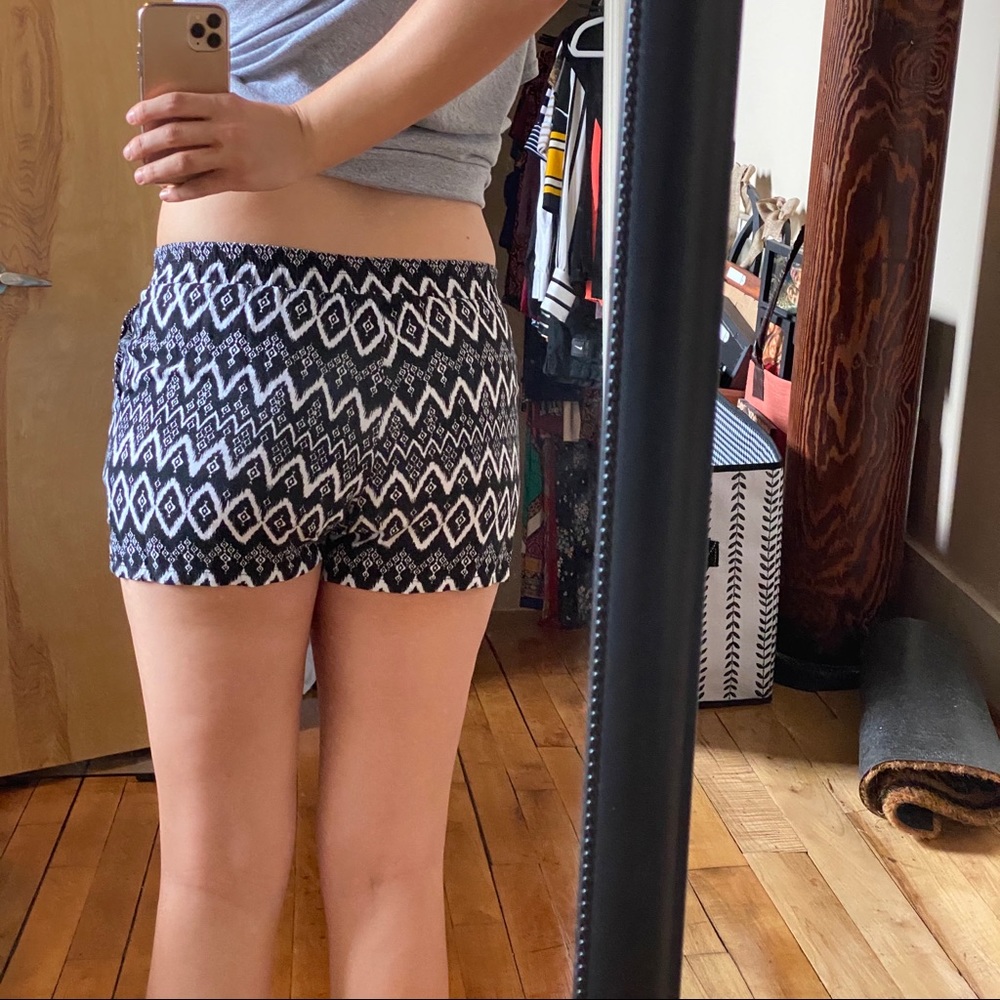 Patterned shorts - Picture 4 of 5